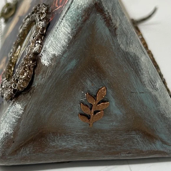 Hand Crafted One of a Kind Gothic Decorative Bottle with Roses and Skull - Picture 15 of 15